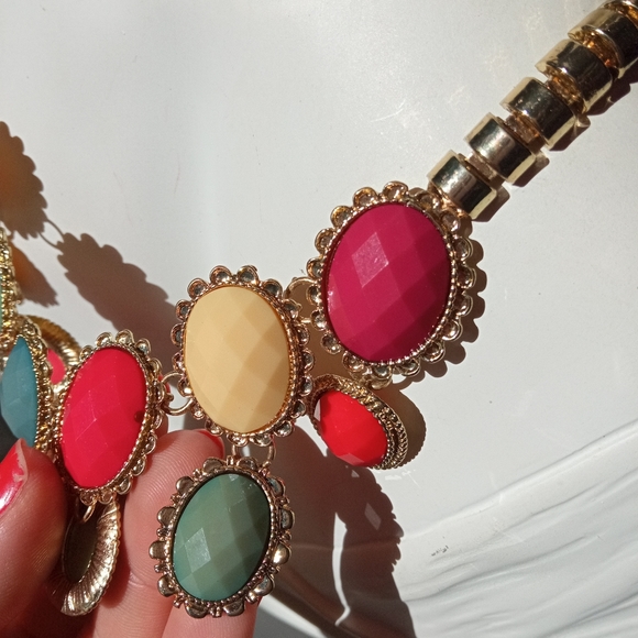 💚 Multicolour Statement Necklace - Picture 7 of 16